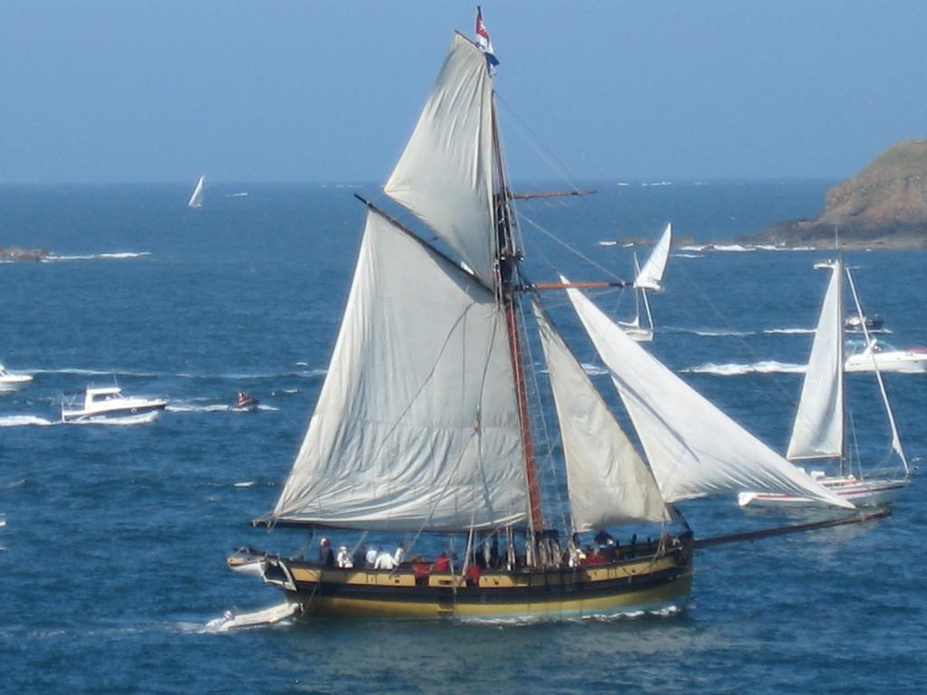 T2-300M Plage-L'Estacade- St Enogat A Dinard Eksteriør billede